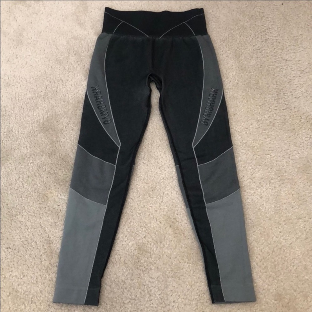 Gym shark leggings